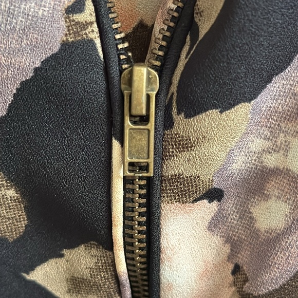 Ladies floral print zip up - Picture 3 of 7